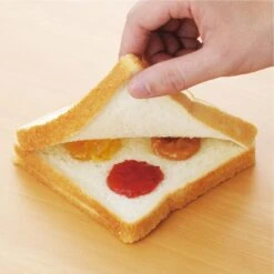 Kai Store -Kai Store AkebonoClover ShapedSandwichCutter Sealer 2