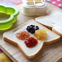 Akebono Clover-Shaped Sandwich Cutter & Sealer -Kai Store AkebonoClover ShapedSandwichCutter Sealer 2 7906f2a0 1233 430c 9533 65fe3b3de44f