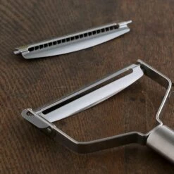 Kai Seki Magoroku Stainless Steel Peeler -Kai Store SekiMagorokuStainlessSteelPeelerDH3301 4 f74a74bd 38fc 4a29 af5e 63009e78d90e