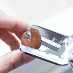 Suwada Chestnut Peeler With Replaceable Blade 15 Suwada Chestnut Peeler With Replaceable Blade -Kai Store SuwadaChestnutPeelerwithReplaceableBlade 1